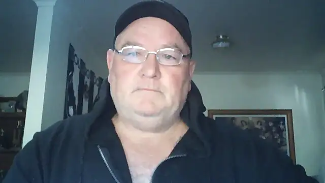 Snapshot of HOTANAL chatting on 11.14.25 HOTANAL online show from 11.14.25