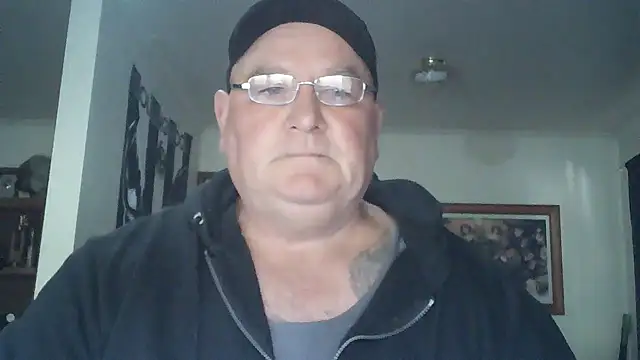 Snapshot of HOTANAL chatting on 11.16.25 HOTANAL online show from 11.16.25