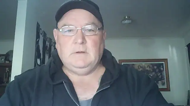 Snapshot of HOTANAL chatting on 11.17.25 HOTANAL online show from 11.17.25