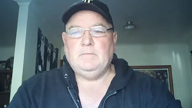 Snapshot of HOTANAL chatting on 11.19.25 HOTANAL online show from 11.19.25