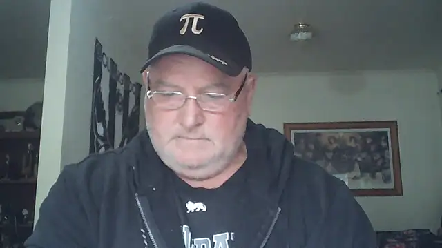 Snapshot of HOTANAL chatting on 11.23.25 HOTANAL online show from 11.23.25