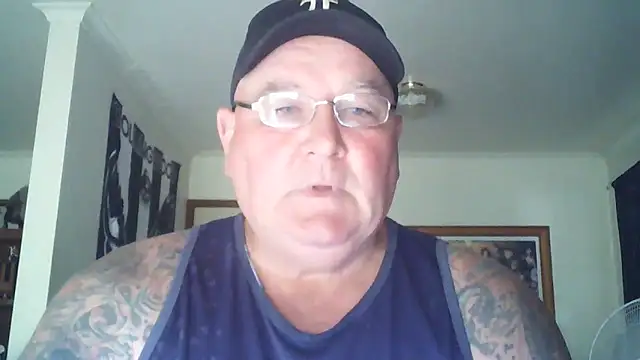 Snapshot of HOTANAL chatting on 11.24.25 HOTANAL online show from 11.24.25