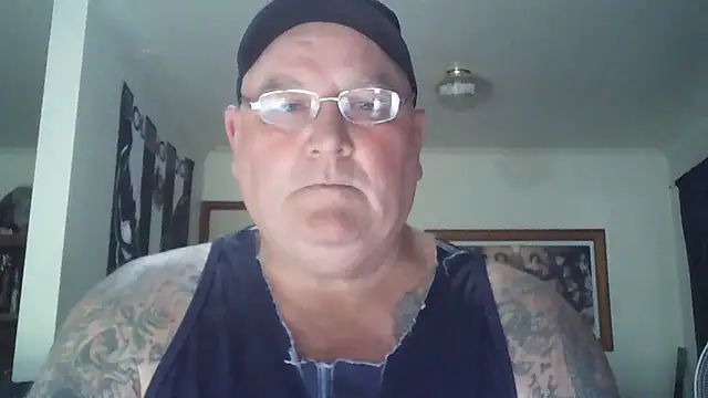 Snapshot of HOTANAL chatting on 11.25.25 HOTANAL online show from 11.25.25