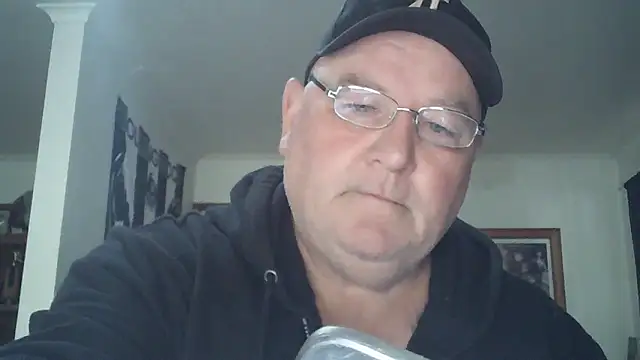 Snapshot of HOTANAL chatting on 11.27.25 HOTANAL online show from 11.27.25