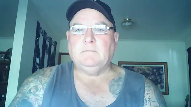 Snapshot of HOTANAL chatting on 12.13.25 HOTANAL online show from 12.13.25