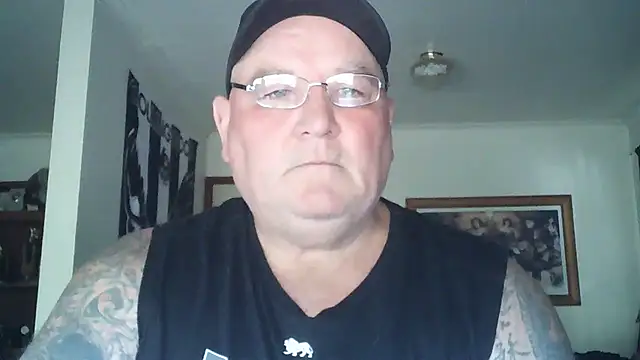 Snapshot of HOTANAL chatting on 12.16.25 HOTANAL online show from 12.16.25