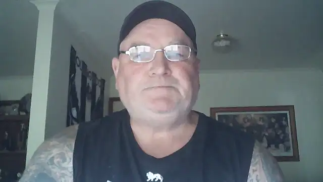 Snapshot of HOTANAL chatting on 12.19.25 HOTANAL online show from 12.19.25