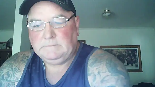 Snapshot of HOTANAL chatting on 12.20.25 HOTANAL online show from 12.20.25