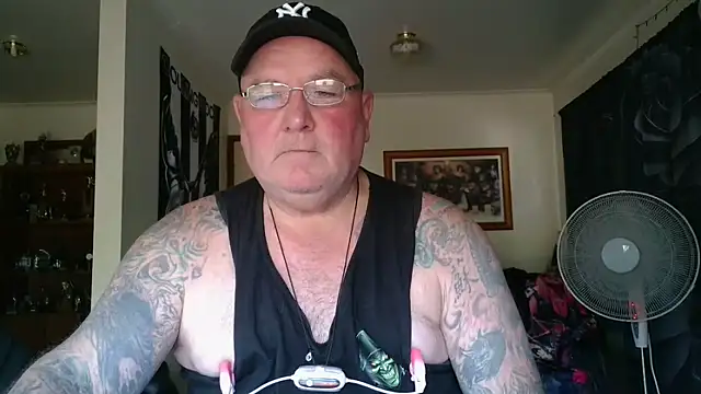 Snapshot of HOTANAL chatting on 03.04.26 HOTANAL online show from 03.04.26