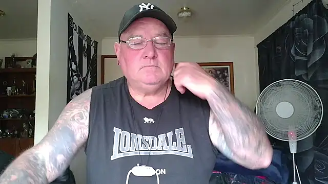 Snapshot of HOTANAL chatting on 03.18.26 HOTANAL online show from 03.18.26