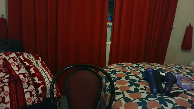 HouseWifeWhore Milf online show from 03.28.26