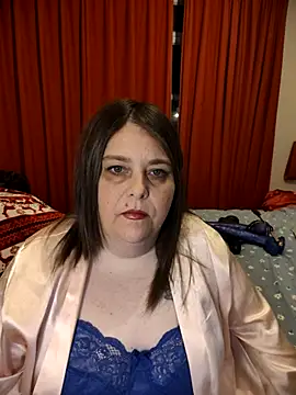 Snapshot of HouseWifeWhore_Milf chatting on 05.13.26 HouseWifeWhore Milf online show from 05.13.26