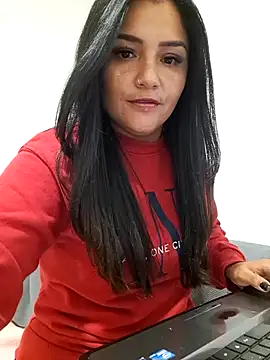 Snapshot of laura_dirtyhot chatting on 12.12.24 laura dirtyhot online show from 12.12.24