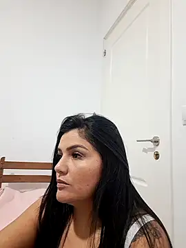 Snapshot of laura_dirtyhot chatting on 12.13.24 laura dirtyhot online show from 12.13.24