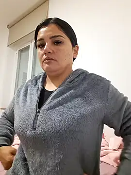 Snapshot of laura_dirtyhot chatting on 01.08.25 laura dirtyhot online show from 01.08.25