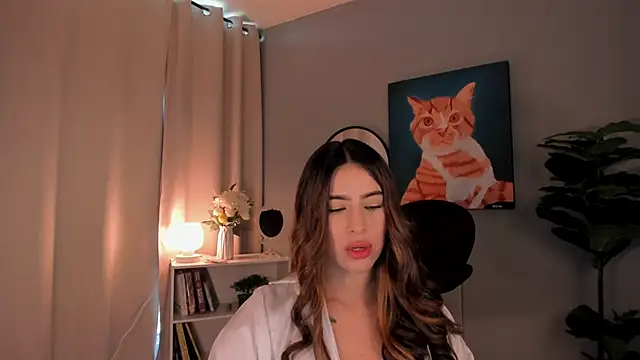 LiaPearce online show from 10.28.25