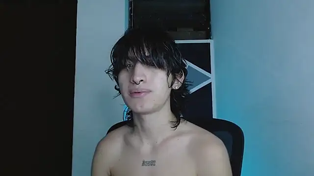 Snapshot of littlextreme chatting on 06.03.26 littlextreme online show from 06.03.26