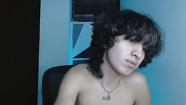 Snapshot of littlextreme chatting on 06.12.26 littlextreme online show from 06.12.26