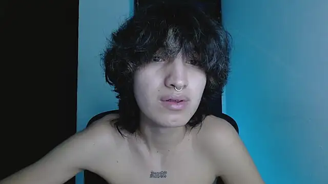 Snapshot of littlextreme chatting on 06.13.26 littlextreme online show from 06.13.26