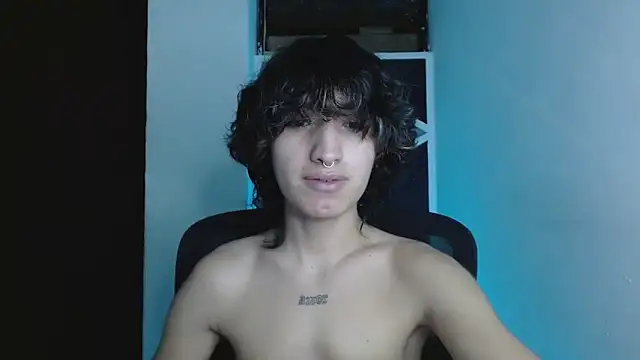 Snapshot of littlextreme chatting on 06.17.26 littlextreme online show from 06.17.26