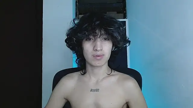 Snapshot of littlextreme chatting on 06.23.26 littlextreme online show from 06.23.26