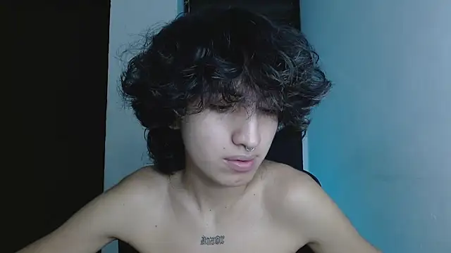 Snapshot of littlextreme chatting on 06.25.26 littlextreme online show from 06.25.26