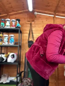 Snapshot of DaisyVibesss chatting on 12.28.24 DaisyVibesss online show from 12.28.24