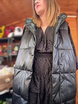 Snapshot of DaisyVibesss chatting on 12.31.24 DaisyVibesss online show from 12.31.24