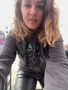 Snapshot of DaisyVibesss chatting on 03.01.25 DaisyVibesss online show from 03.01.25