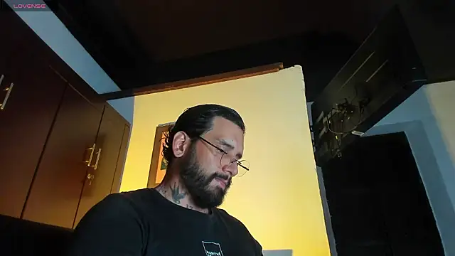 Snapshot of CamiloGray_ chatting on 03.05.26 CamiloGray online show from 03.05.26