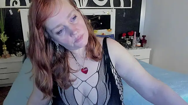 Snapshot of SinFulTitsDD chatting on 01.30.25 SinFulTitsDD online show from 01.30.25