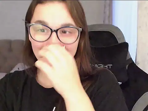 Snapshot of Amy_Mur_ chatting on 10.10.25 Amy Mur online show from 10.10.25