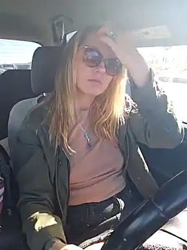 SheIsSomething online show from 01.01.25