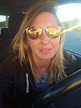 SheIsSomething online show from 12.05.25