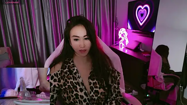 AsianQueens online show from 10.31.25