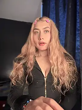 Snapshot of _Danna chatting on 06.14.26 Danna online show from 06.14.26