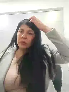 aisha latina online show from 01.22.25