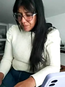 aisha latina online show from 03.27.26