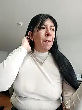 aisha latina online show from 04.10.26