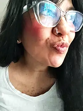 Snapshot of aisha_latina chatting on 07.28.26 aisha latina online show from 07.28.26