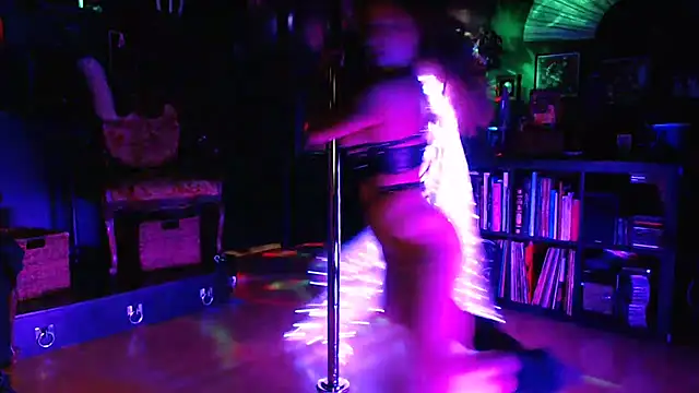 Snapshot of gothstripper chatting on 10.03.25 gothstripper online show from 10.03.25