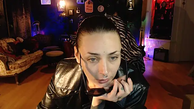 Snapshot of gothstripper chatting on 10.30.25 gothstripper online show from 10.30.25