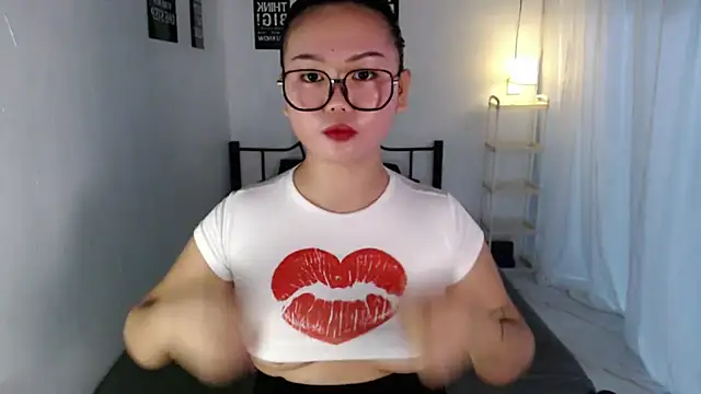 Snapshot of Vivorey_Leighn chatting on 07.07.26 Vivorey Leighn online show from 07.07.26