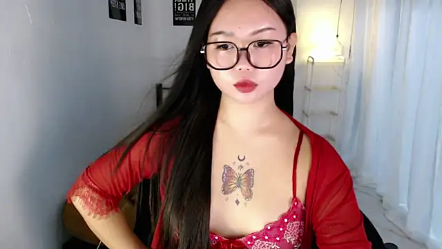 Snapshot of Vivorey_Leighn chatting on 07.13.26 Vivorey Leighn online show from 07.13.26