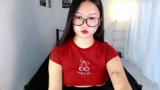 Snapshot of Vivorey_Leighn chatting on 07.28.26 Vivorey Leighn online show from 07.28.26