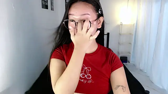 Snapshot of Vivorey_Leighn chatting on 07.28.26 Vivorey Leighn online show from 07.28.26