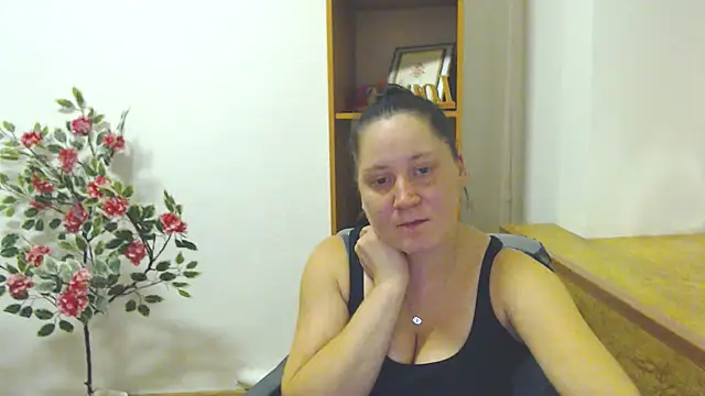 JosieJun  online show from 10.21.25