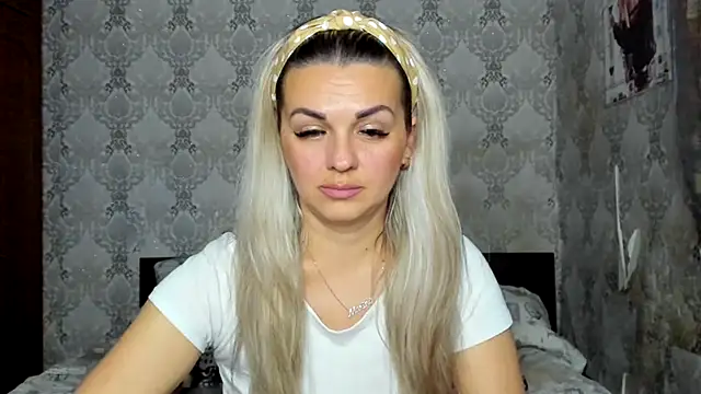 NicoletMoore online show from 12.19.24