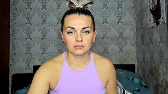 NicoletMoore online show from 12.15.25