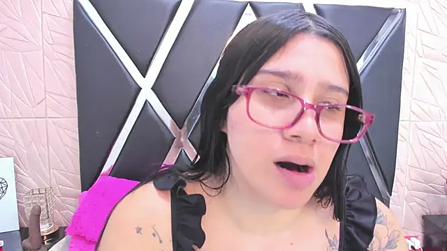 Snapshot of MiaCelestte chatting on 01.28.25 MiaCelestte online show from 01.28.25